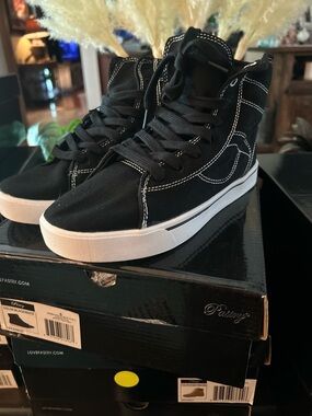 Pastry Black & White High-Top Canvas Sneakers women’s NWB 6